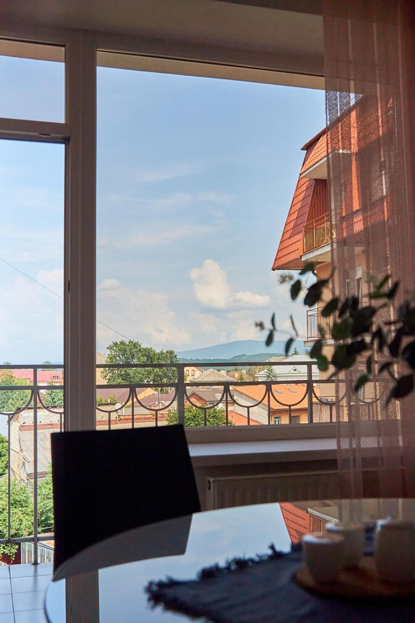 Lux Apartment Mukacheve Exterior photo