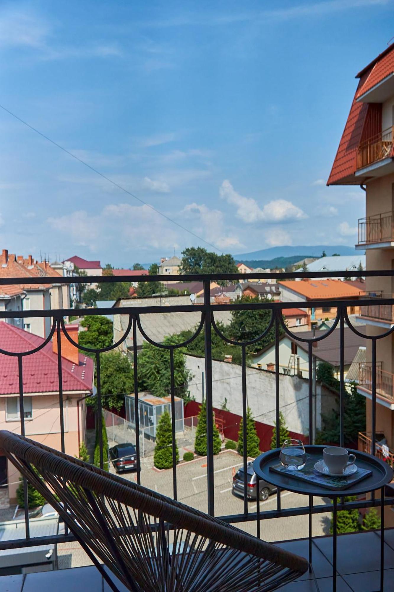 Lux Apartment Mukacheve Exterior photo