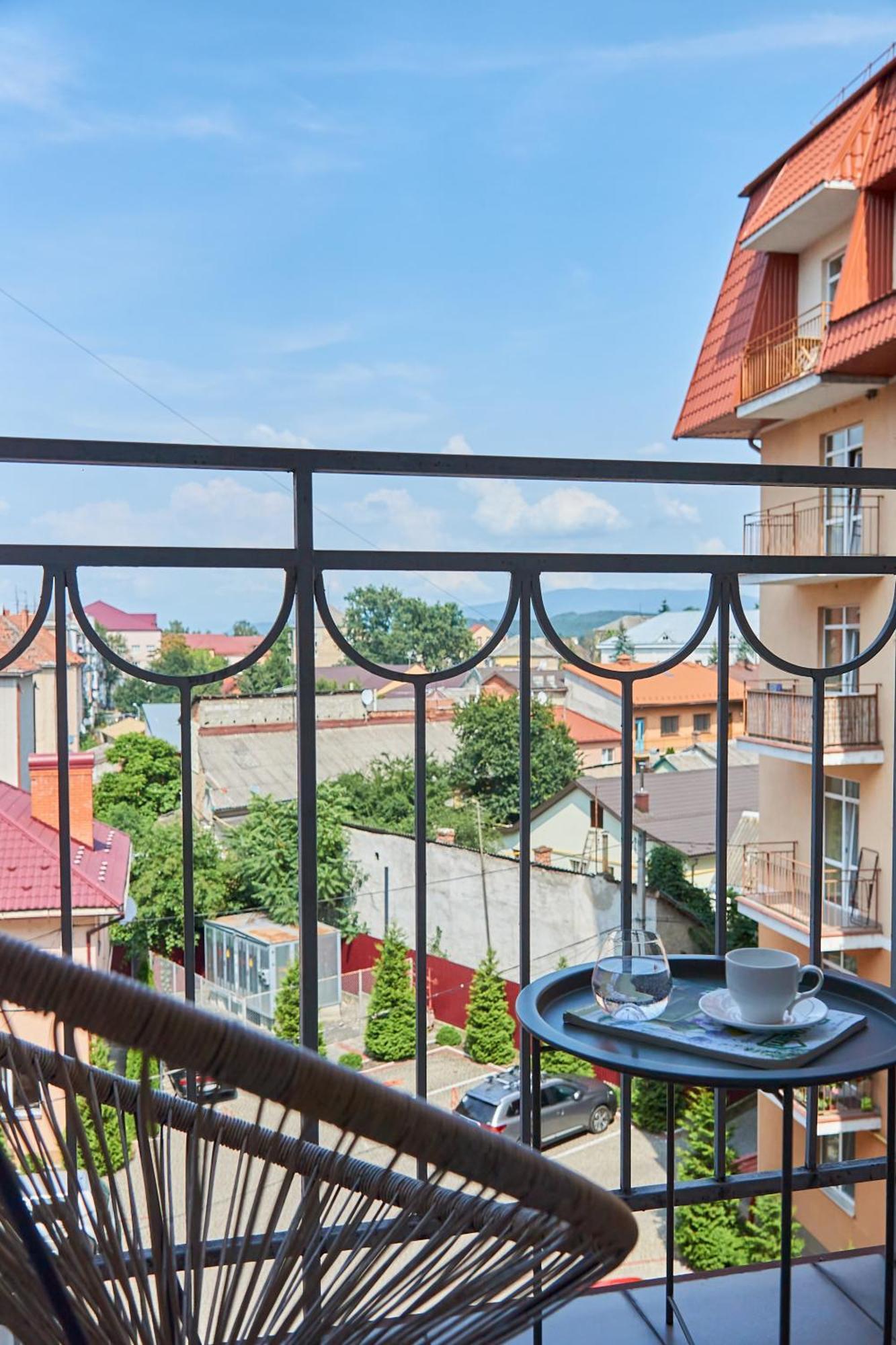 Lux Apartment Mukacheve Exterior photo